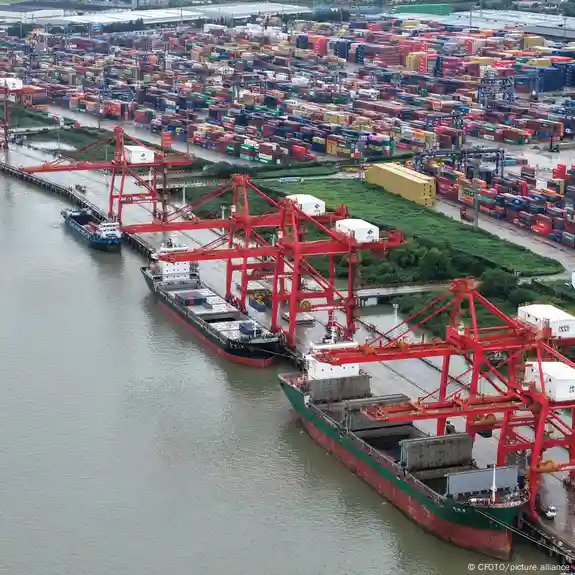 China suspende por un año arancel de 24% a bienes de EE.UU.